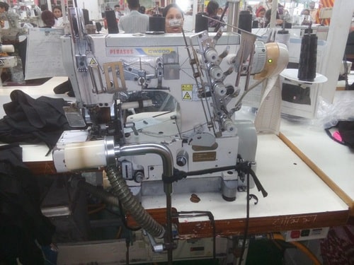 Flat sewing machine