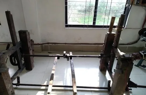Khung gỗ của máy dệt tay