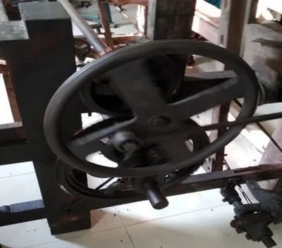 bánh xe của khung dệt tay