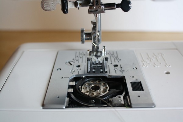 Inserting the bobbin into a top-loading machine