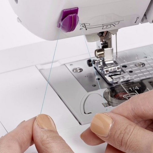 Thread cutter on sewing machine